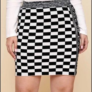 Checker pattern skirt